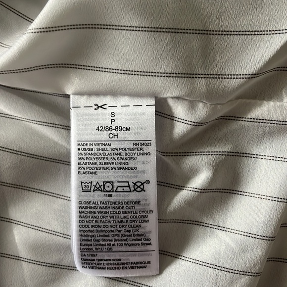 New gray Banana Republic blazer.  Never worn NWT Size small - Picture 5 of 6